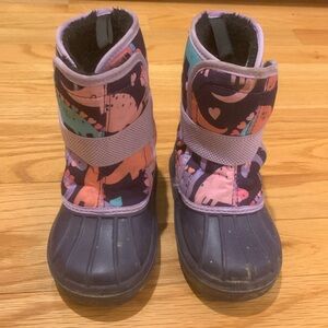 DINO PRINT. Baby/Toddler girl snow boots. The Children’s place brand. Size 6.